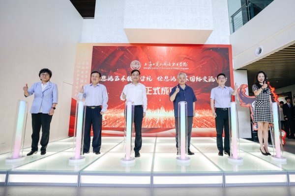配资平台官网配资 徐悲鸿画展进校园，这所职校探索美育融合、职教国际化新路径